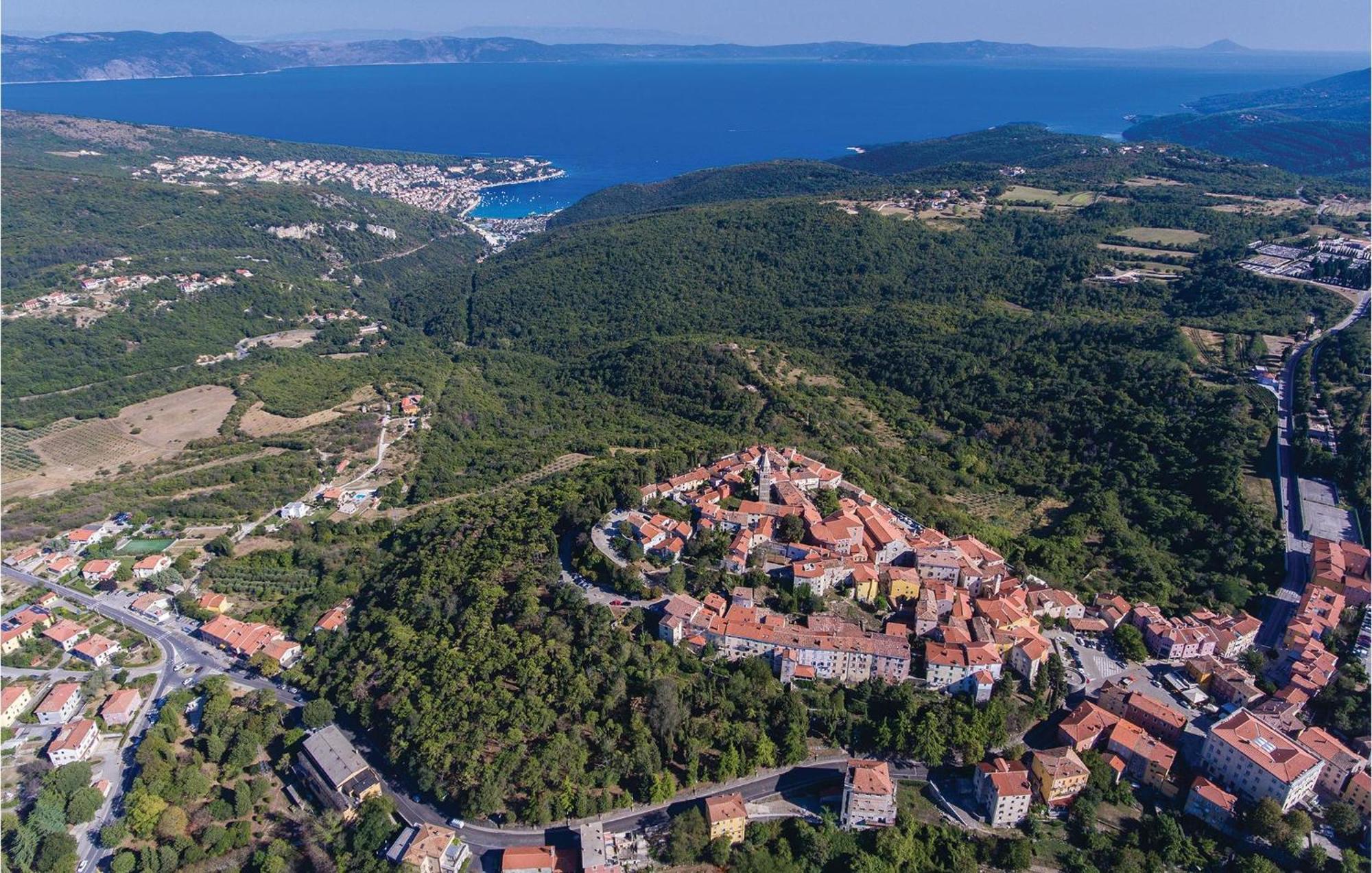 2 Bedroom Gorgeous Apartment In Labin Raša Kültér fotó