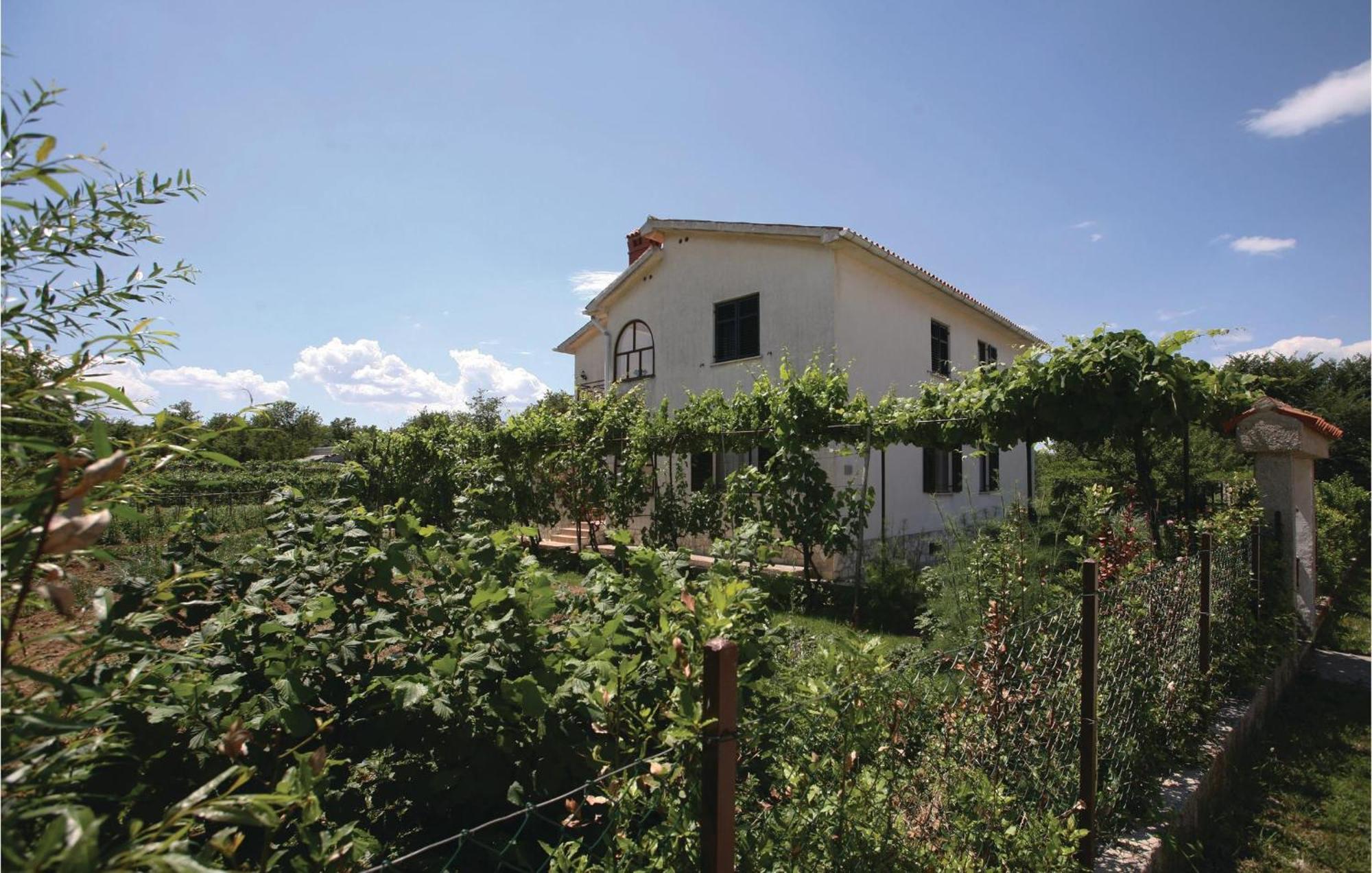 2 Bedroom Gorgeous Apartment In Labin Raša Kültér fotó
