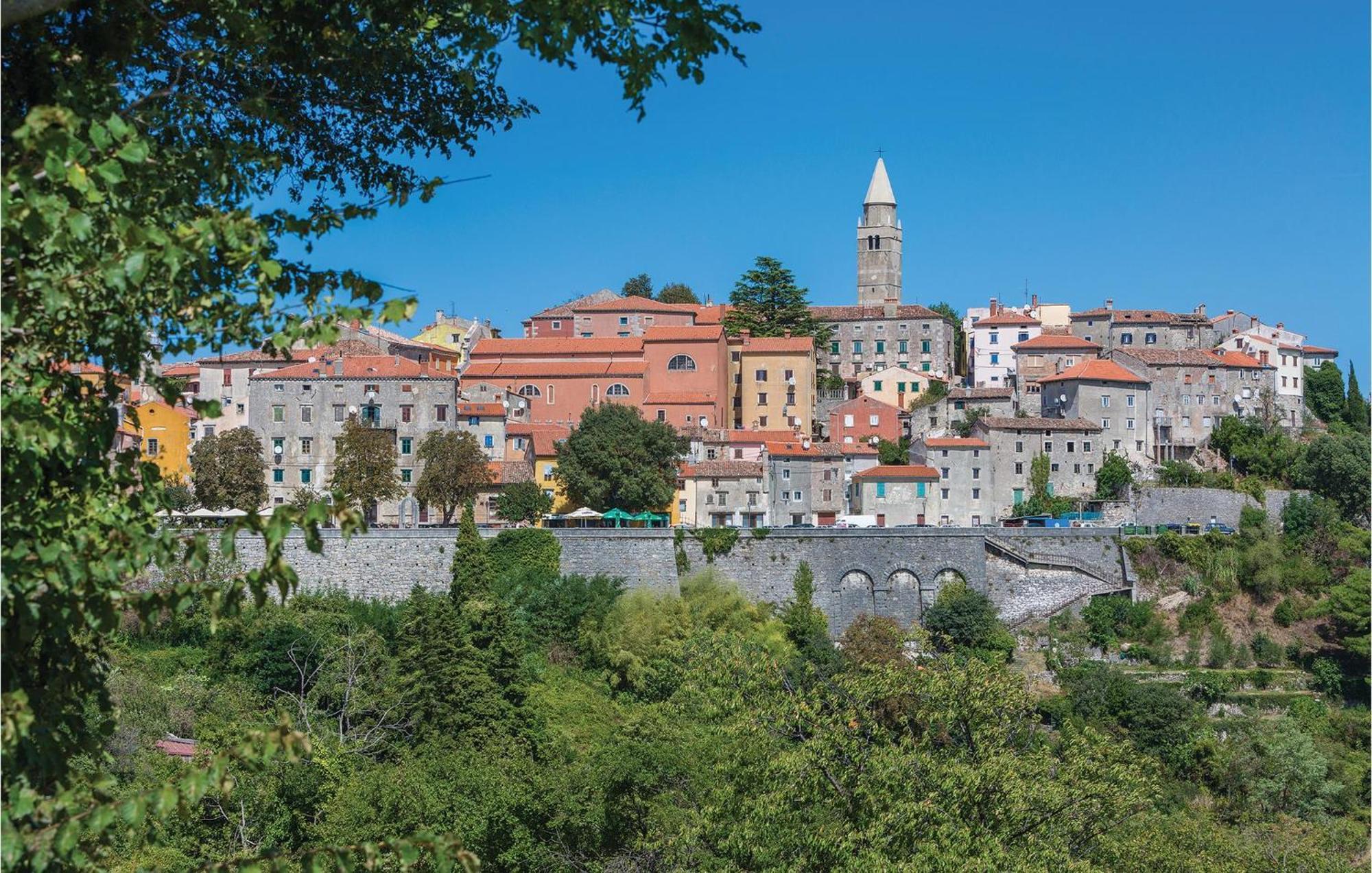2 Bedroom Gorgeous Apartment In Labin Raša Kültér fotó