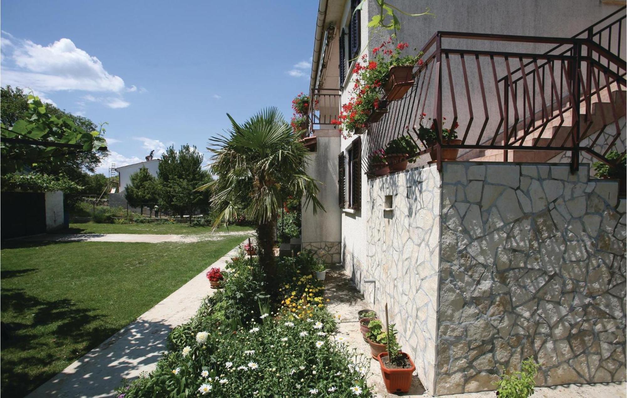 2 Bedroom Gorgeous Apartment In Labin Raša Kültér fotó