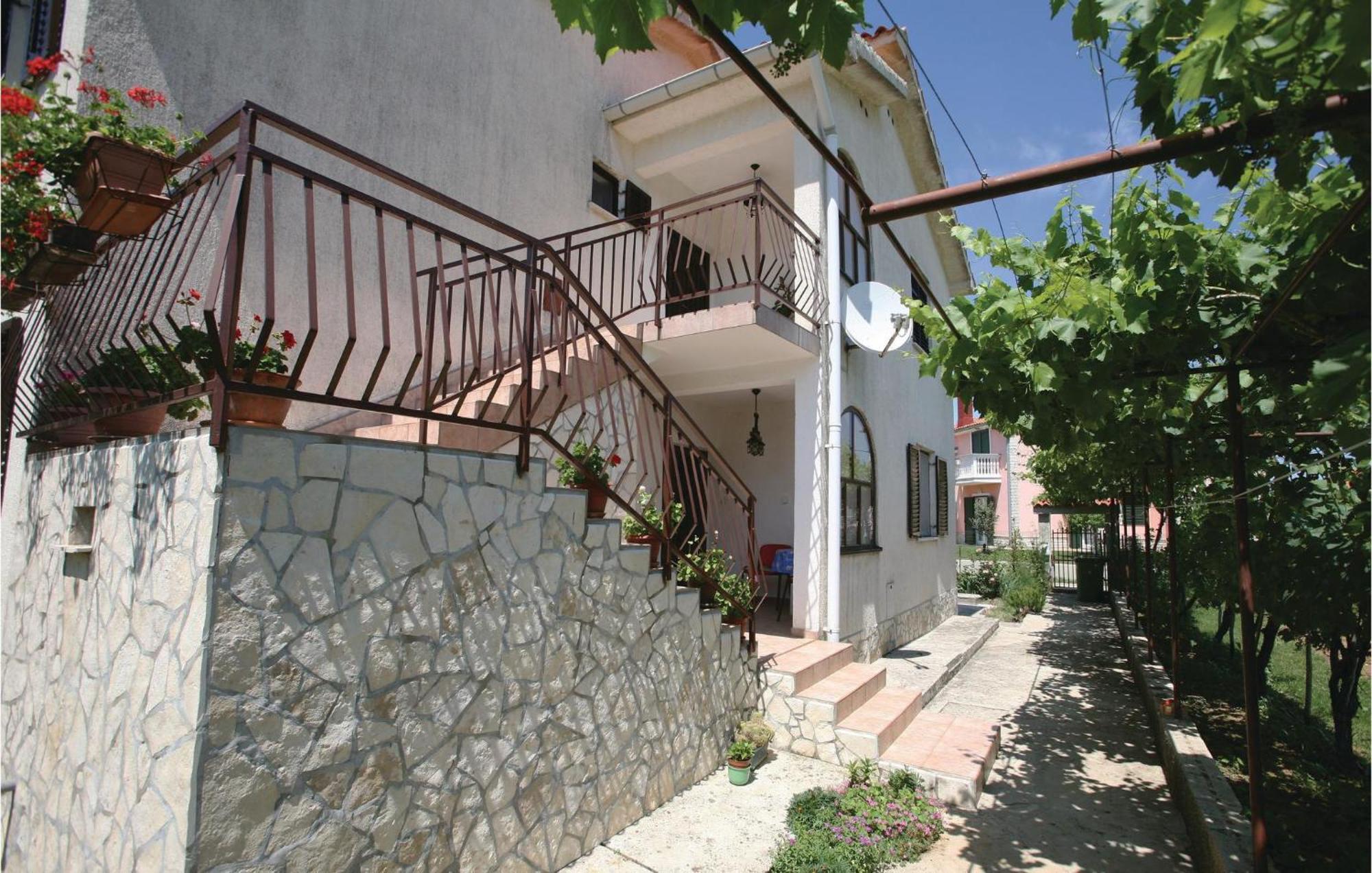 2 Bedroom Gorgeous Apartment In Labin Raša Kültér fotó