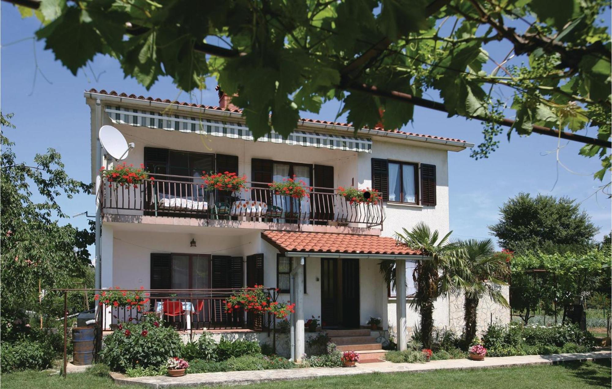 2 Bedroom Gorgeous Apartment In Labin Raša Kültér fotó