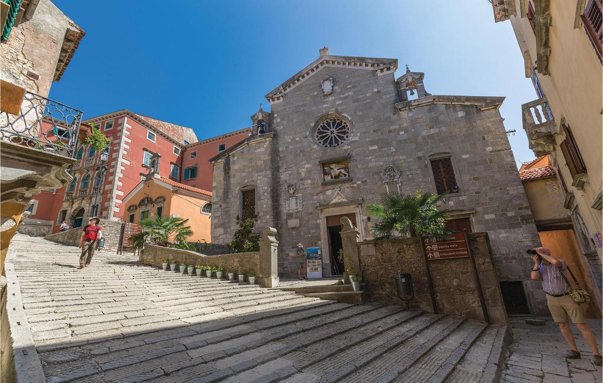 2 Bedroom Gorgeous Apartment In Labin Raša Kültér fotó